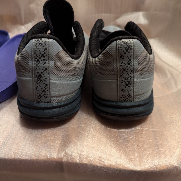 Nike kobe's low top basketball sneakers size 11 grey purple silver casual shoe. - Picture 6 of 13